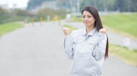 女性が工場に転職のアイキャッチ